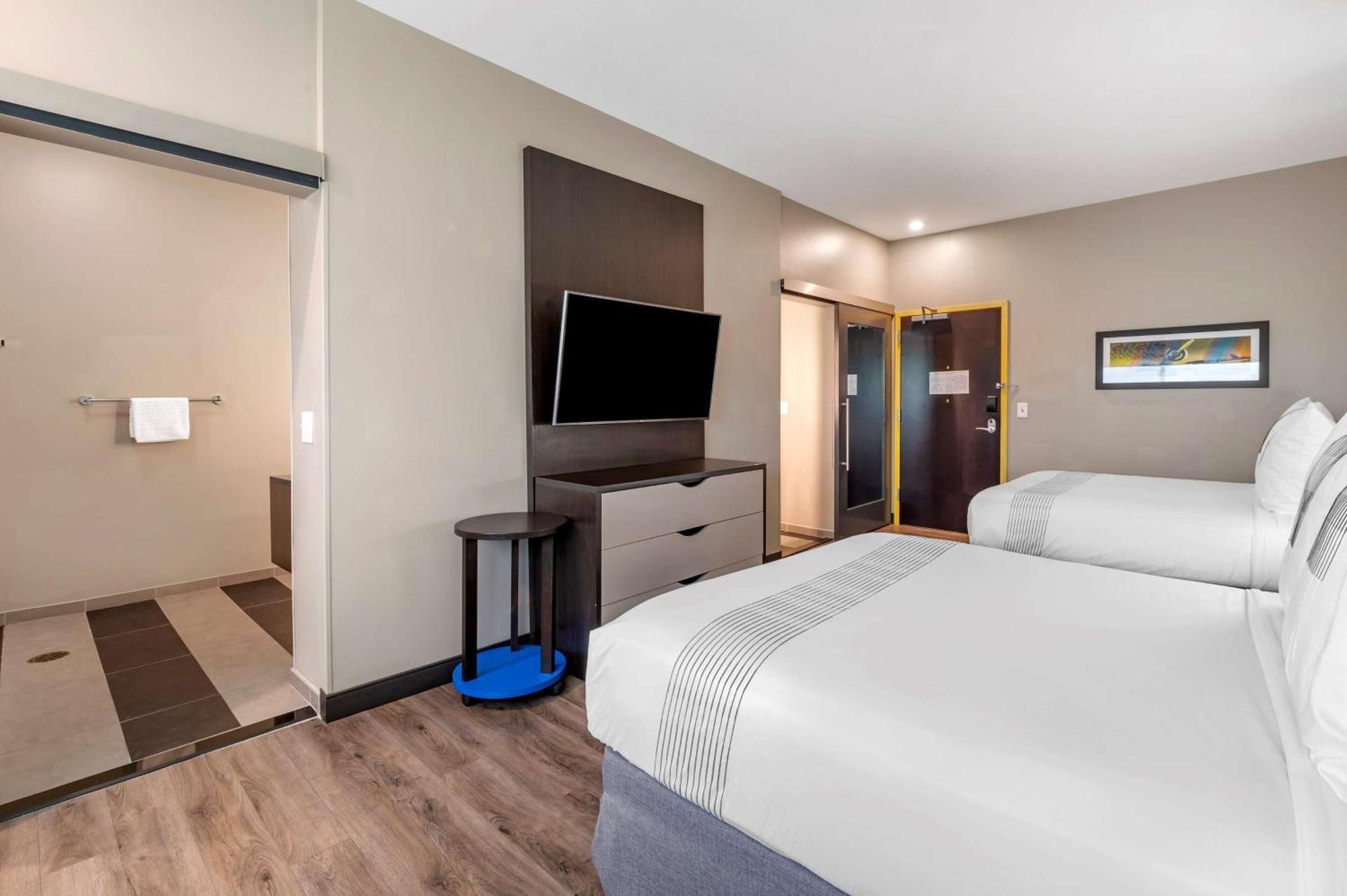 Glo Western Hotel