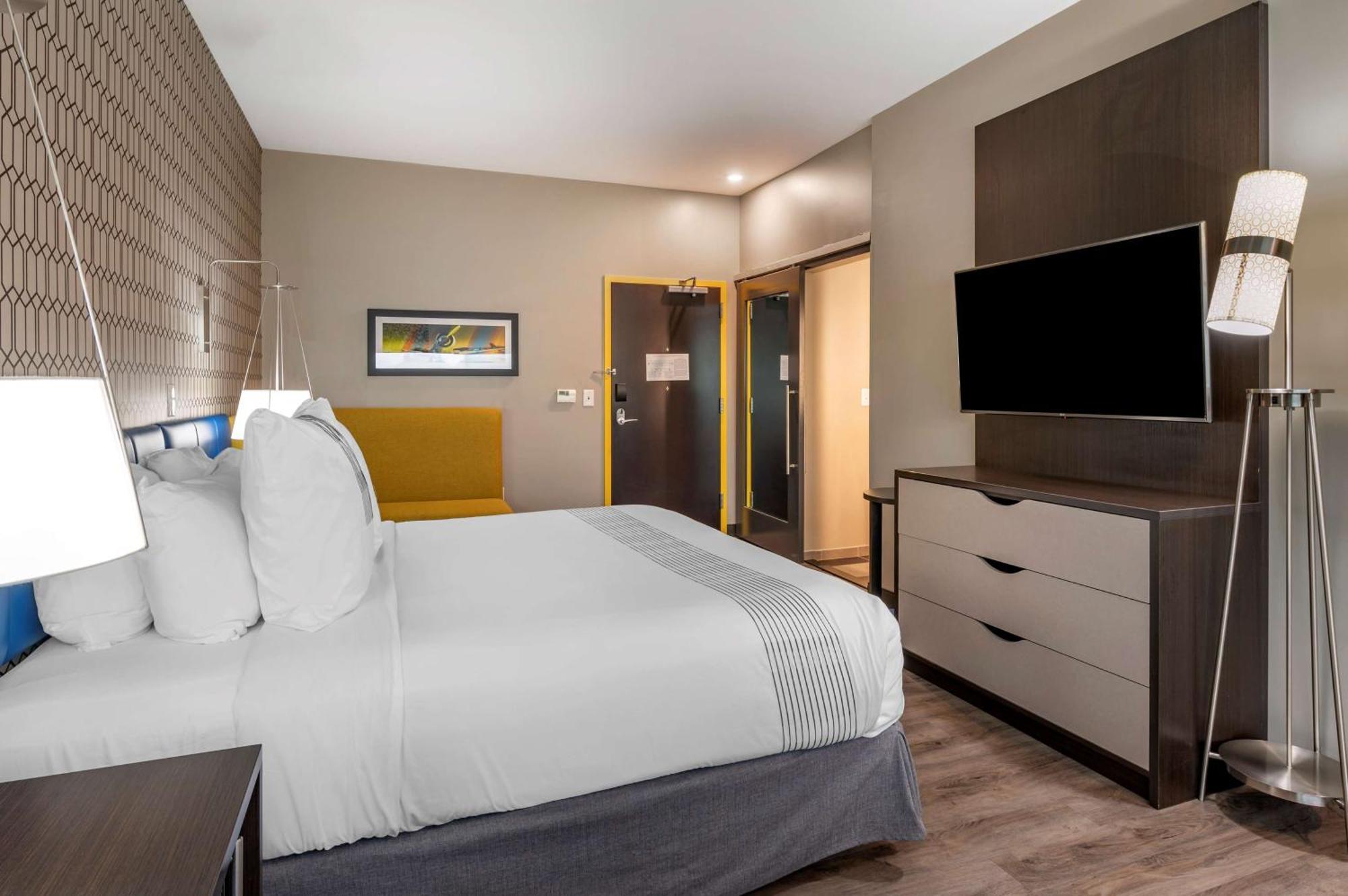Glo Western Hotel 3*