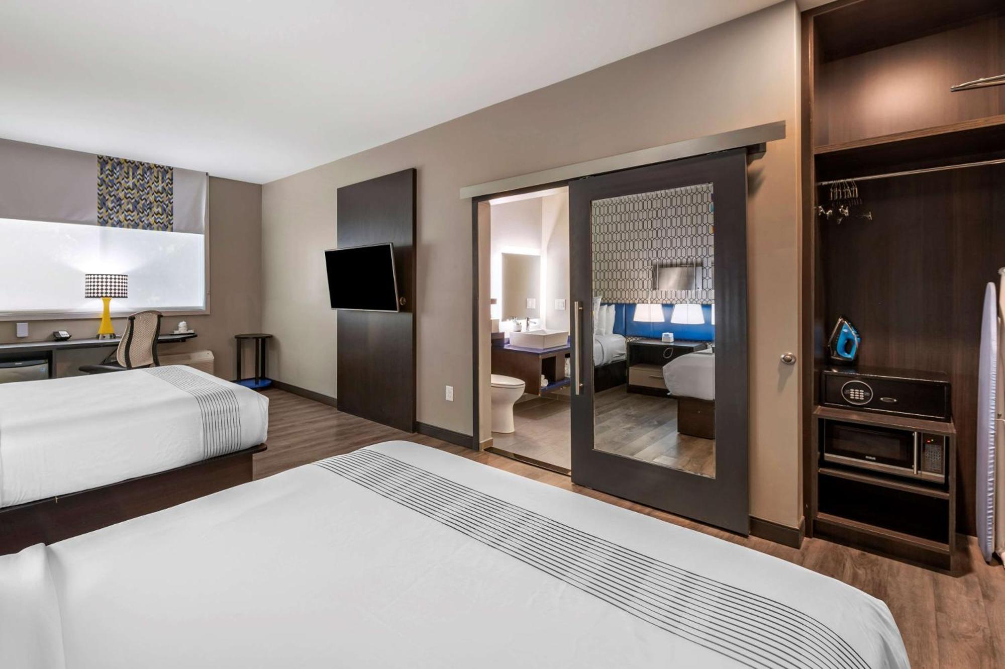 Glo Western 3* Lexington